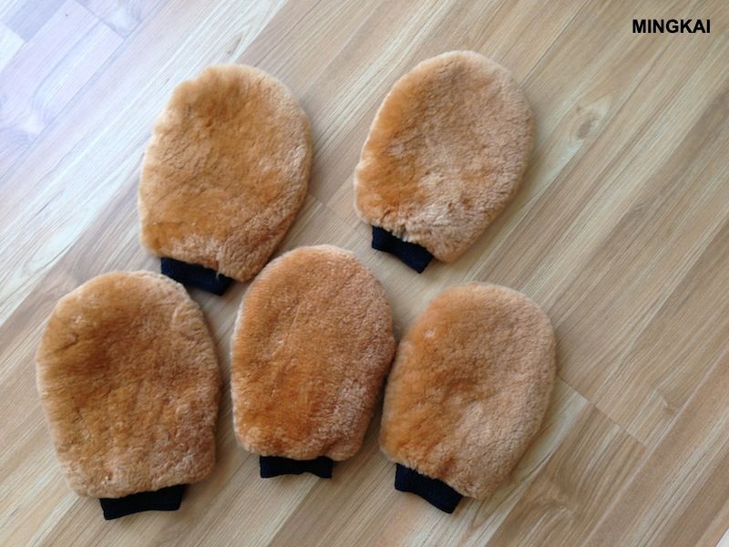 Authentic Grade-A Lambskin Construction: Made From Natural, High-density Lambswool, This Wash Mitt And Glove Set Offers Superior Absorbency And Soap Retention, Creating A Thick, Luxurious Lather That 