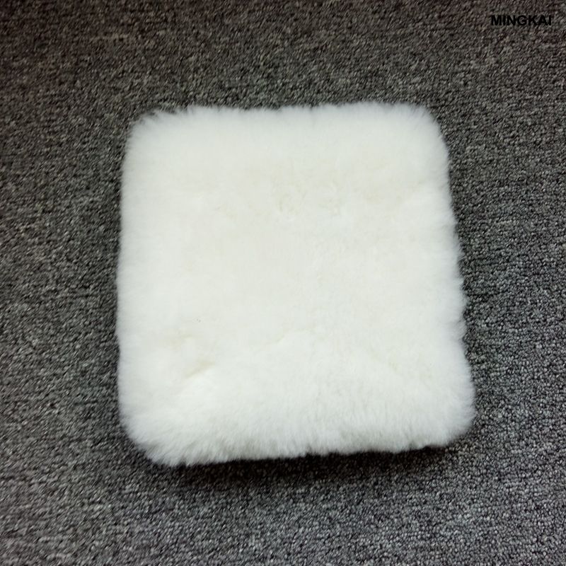 Premium Natural Lambskin: Crafted From High-quality, Dense Lambskin Wool, This Mitt Offers Superior Water And Soap Absorption, Ensuring A Rich, Lubricating Lather That Lifts Dirt Away Gently. Guarante