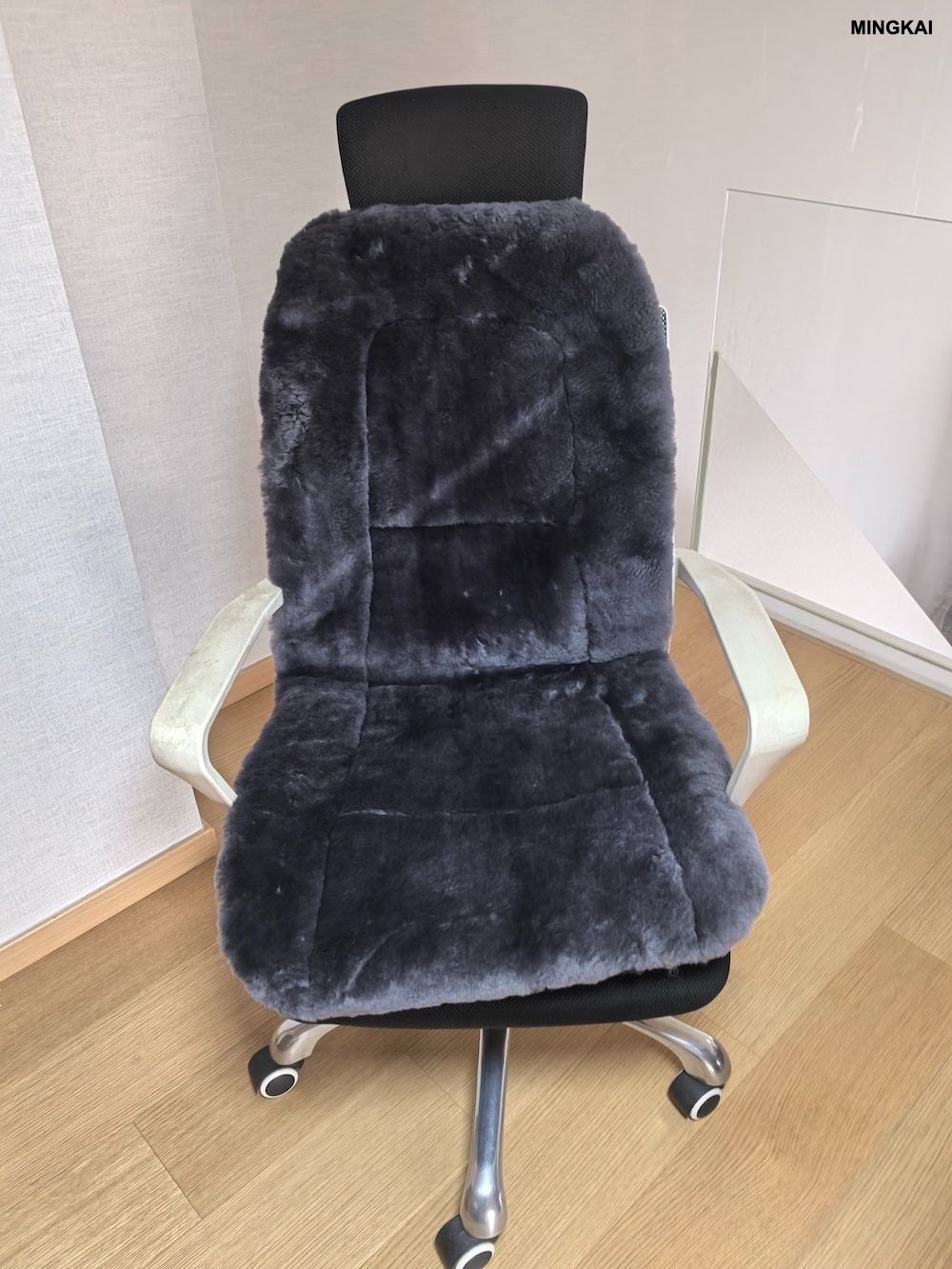 DUMI Premium Genuine Australian Sheepskin Car Seat Cover – All-Season Luxury Front Seat Protector, Hypoallergenic & Breathable, Universal Fit for Cars, SUVs, Trucks (40"x20", Grey)