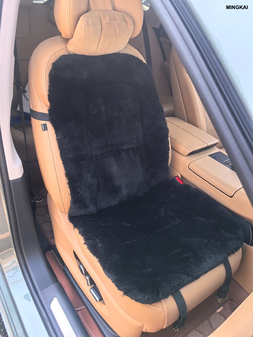 Transform Your Driving Experience with The DUMI Premium Genuine Sheepskin Car Seat Cover. Crafted From 100% Authentic Australian Sheepskin Using An Eco-friendly Sanitizing Process, This Cover Offers U