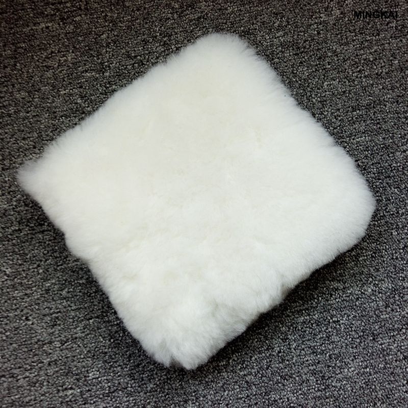 Premium Natural Lambskin: Crafted From High-quality, Dense Lambskin Wool, This Mitt Offers Superior Water And Soap Absorption, Ensuring A Rich, Lubricating Lather That Lifts Dirt Away Gently. Guarante